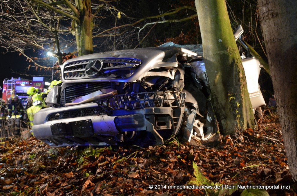 Verkehrsunfall mit eingeklemmter Person